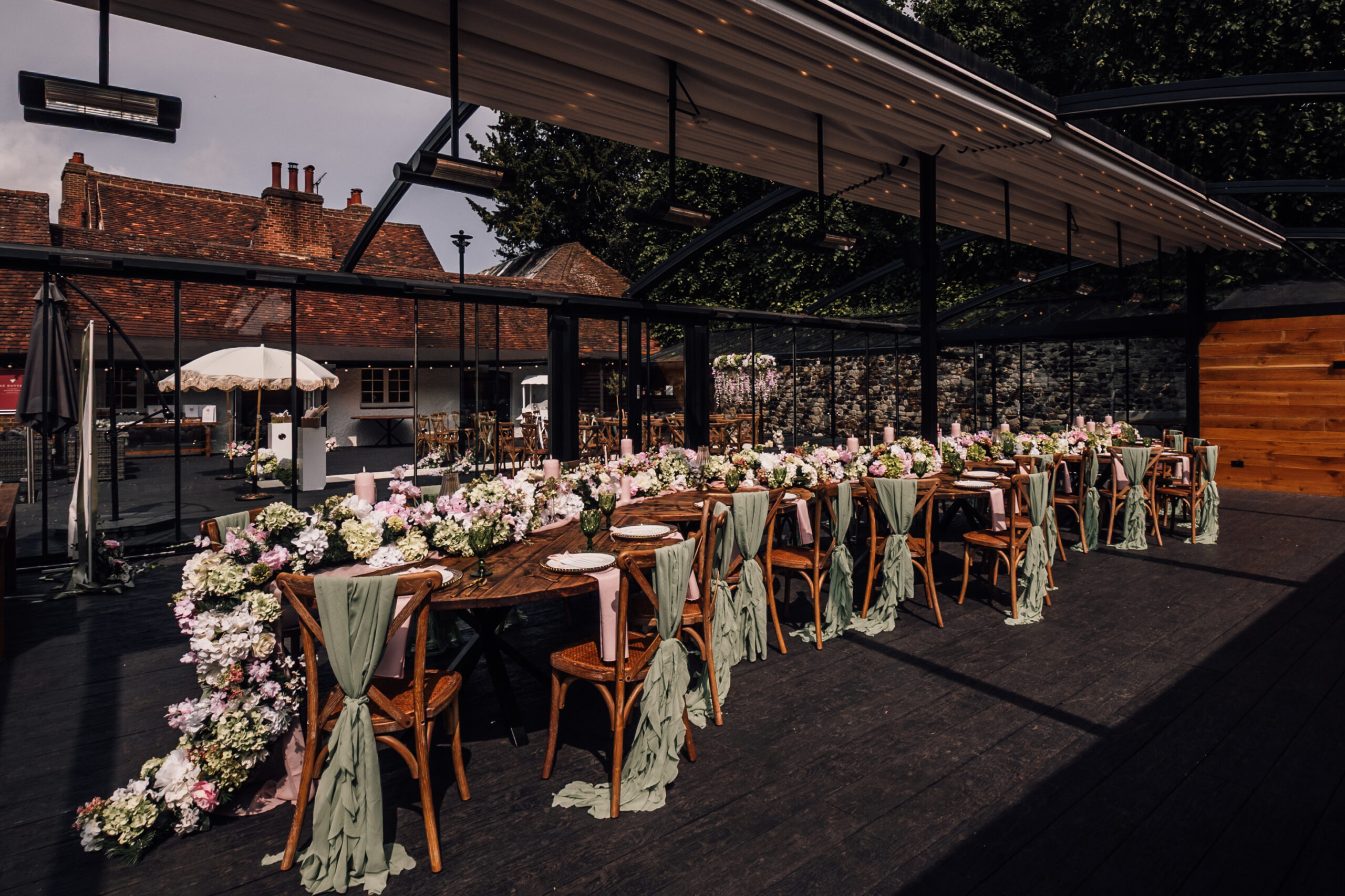 Ambience-Venue-Styling-Kent-West-Cascading-Floral-Arrangement-Sepertine-Layout-Trending-Tablescape