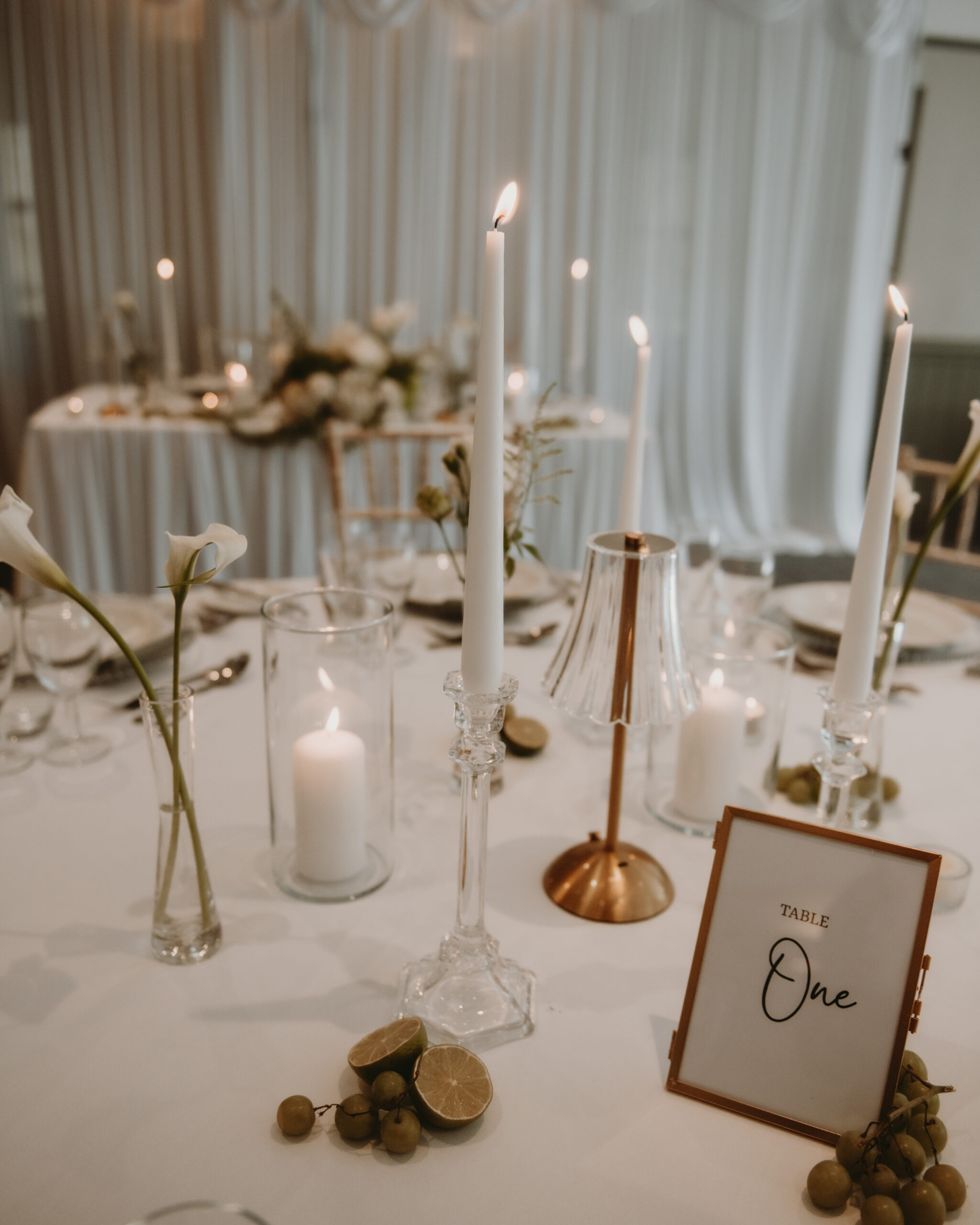 wedding venue candle light table decor