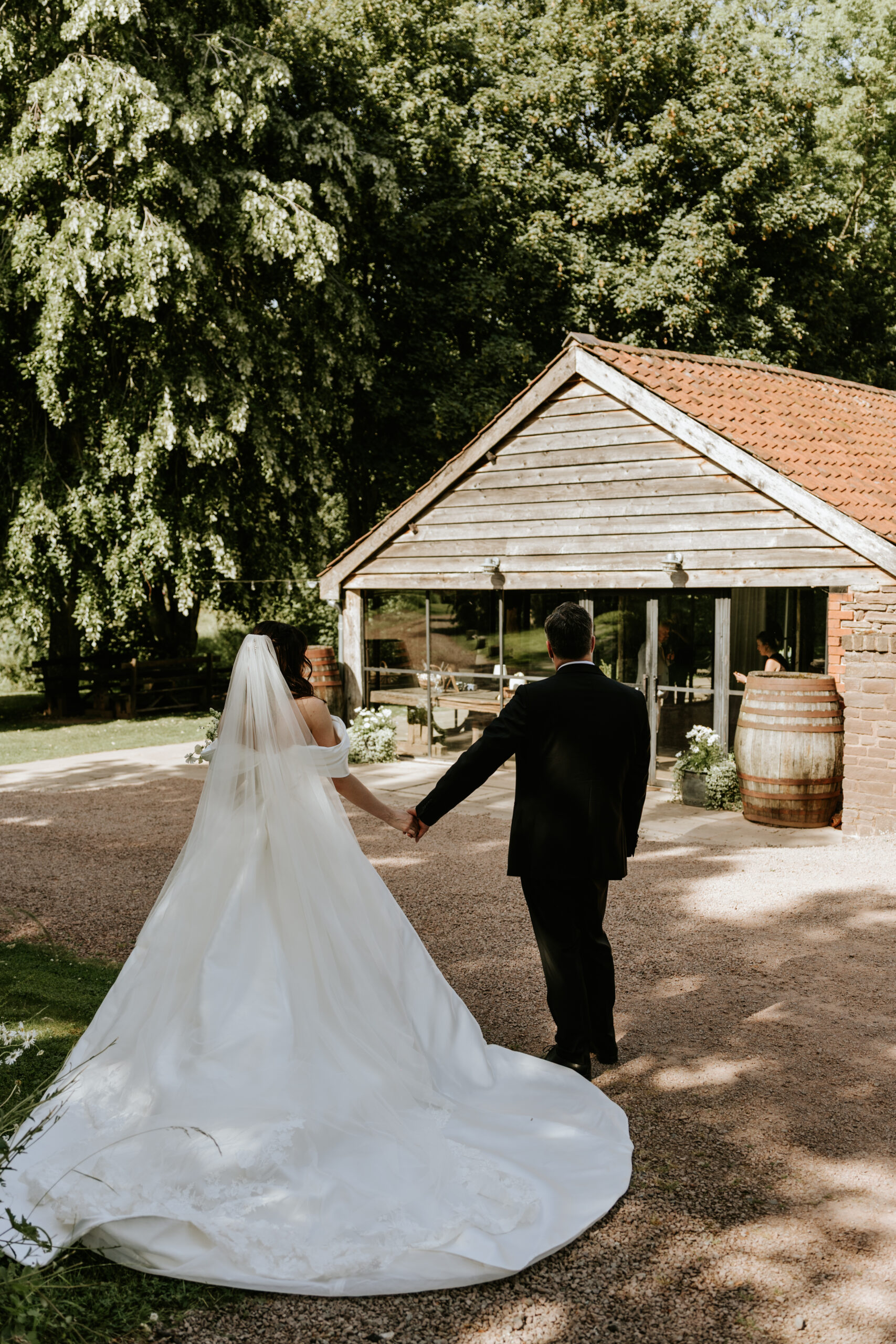 Venue styling for outdoor summer ceremonies